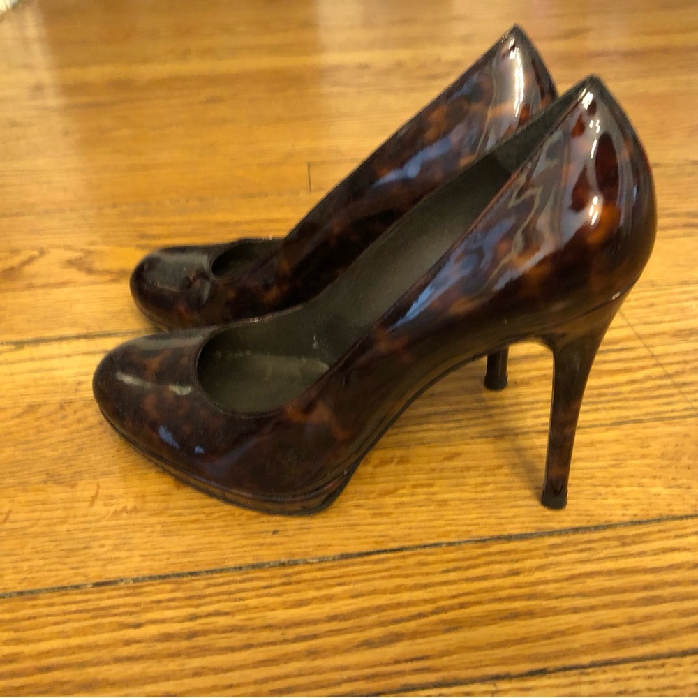 Stuart Weitzman designer 3 in heels. Classic brown tortoiseshell size 8 1/2